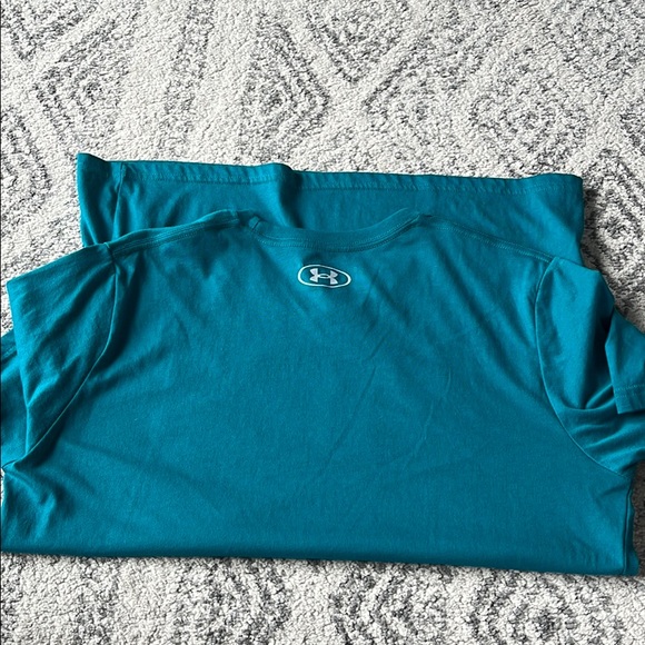 Men’s Under Armour Shirt - Picture 2 of 2